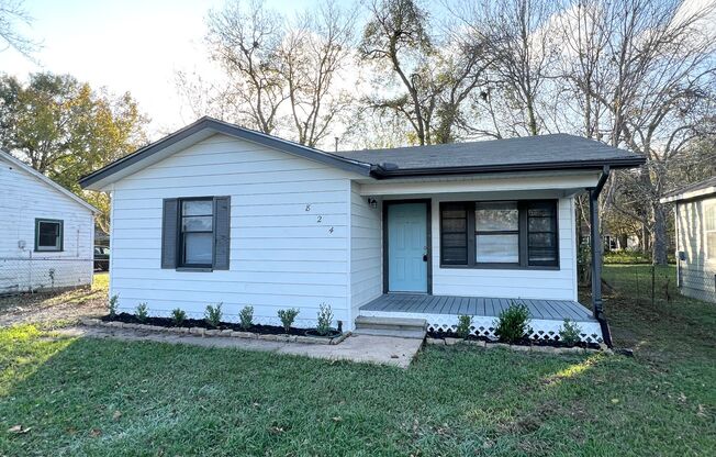 Charming 2/1 Bungalow Near Southside Elementary