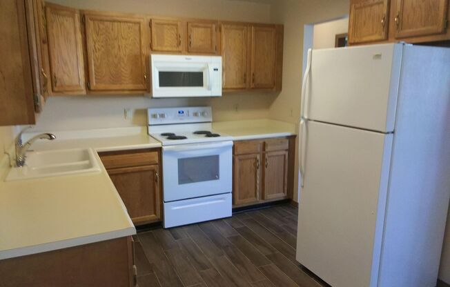 2 beds, 1 bath, $850, Unit Unit 03