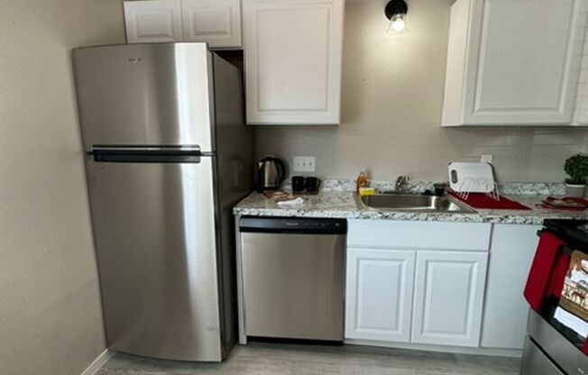 1 bed, 1 bath, 425 sqft, $949, Unit 114