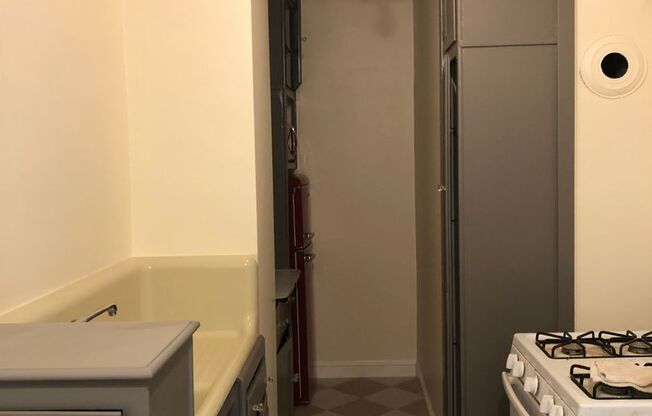 1 bed, 1 bath, 600 sqft, $2,595, Unit 22