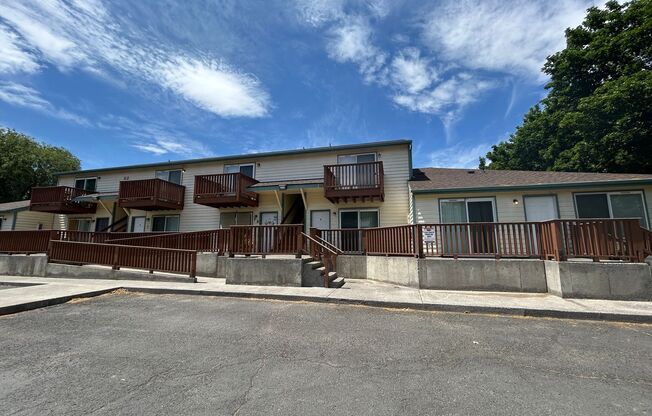 DeLaCruz 8th St Apartments