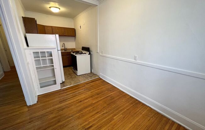 1 bed, 1 bath, $999, Unit 101