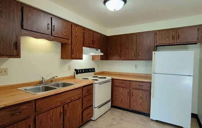 2 beds, 1 bath, 794 sqft, $1,139, Unit 1687-12