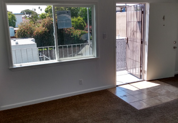 257 E AVE