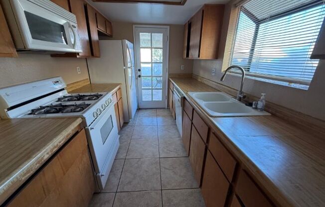 Wonderful 3 Bedroom, 2 Story Home near Summerlin!