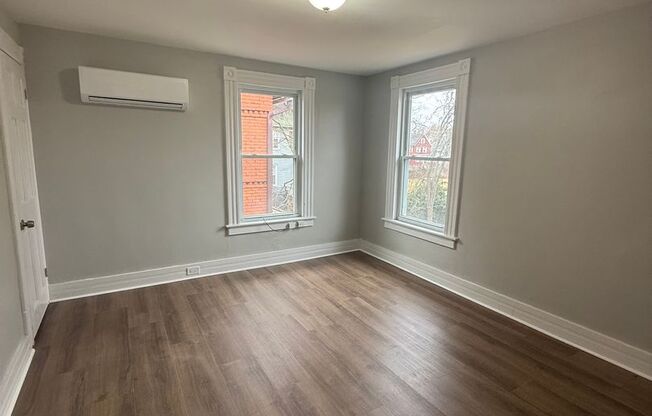 10 Longworth Ave - Red Pod