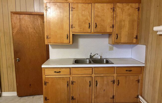 2 beds, 1 bath, $950, Unit 3 1