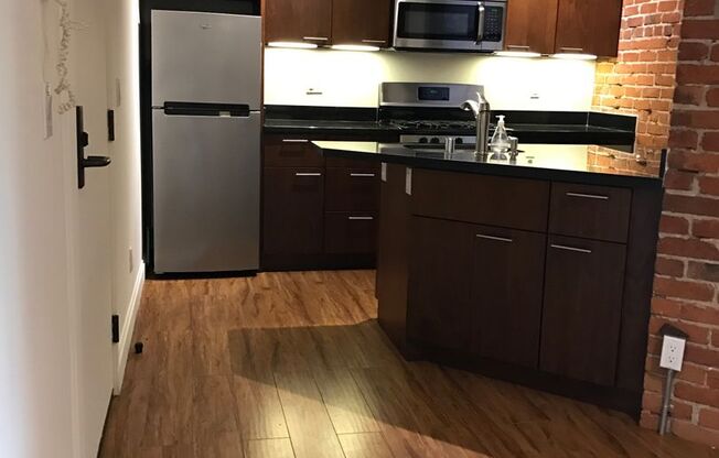 1 bed, 1 bath, $2,600, Unit 205