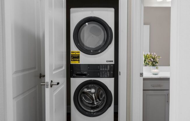 1 bed, 1 bath, 663 sqft, $1,450, Unit 433