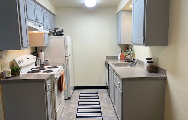 2 beds, 1 bath, 900 sqft, $1,399, Unit 25B