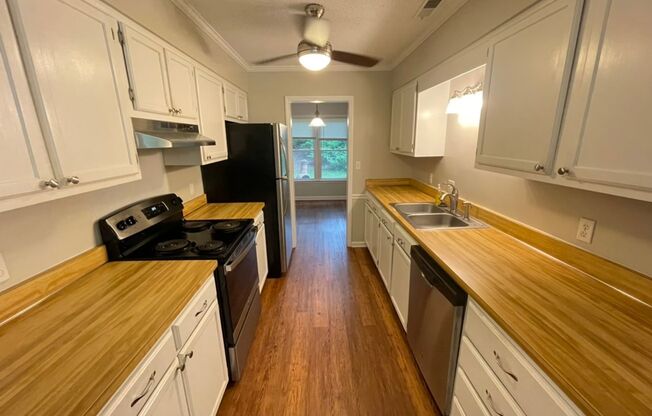Cute end-unit 2 Bedroom Townhome in Cary