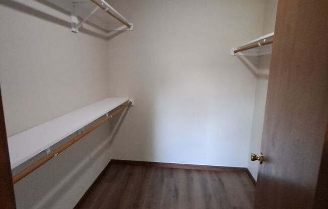 1 bed, 1 bath, $825, Unit 5