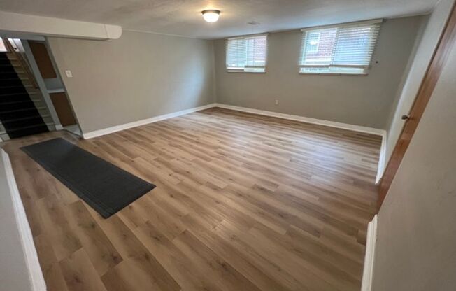 2 beds, 1 bath, $1,899, Unit Unit B