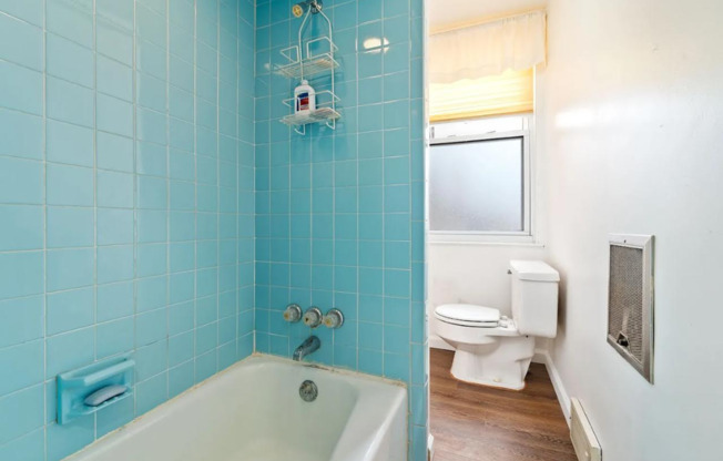 MOVE IN SPECIAL! SCORE HALF OFF 1ST MONTH'S RENT IF SIGNED BY NOV. 15! Beautiful 3 Bedroom home in South side available now!