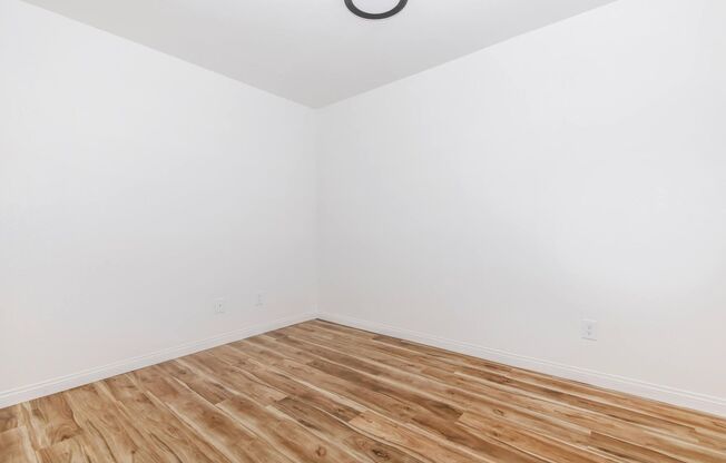 1 bed, 1 bath, 530 sqft, $1,350, Unit F09