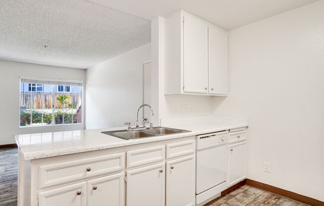 1 bed, 1 bath, 600 sqft, $2,000, Unit 10