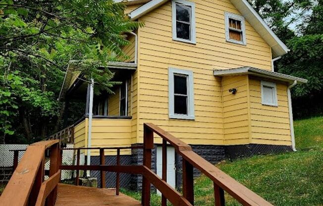 2 Bedroom House near Downtown - Available 08/02/24