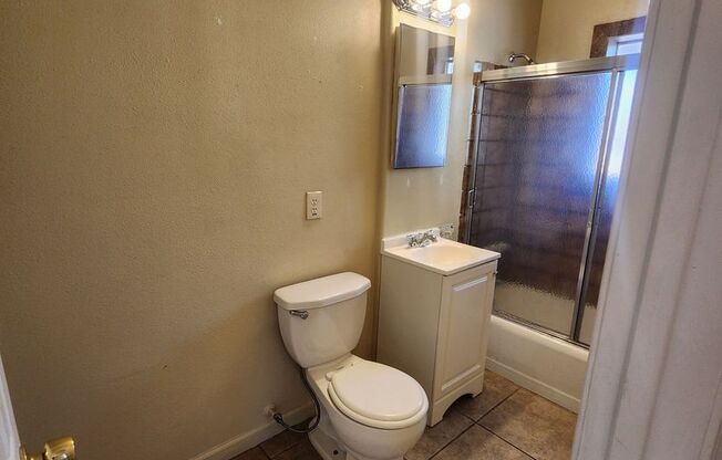 2 beds, 1 bath, $1,000