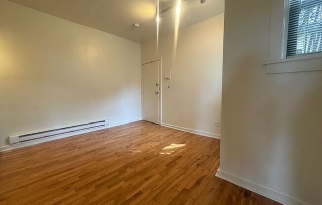 1 bed, 1 bath, 410 sqft, $1,599, Unit 3510 Louisa St. #07