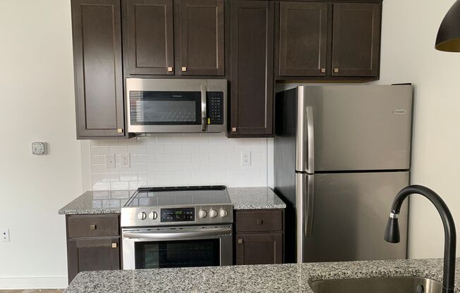 2 beds, 2 baths, 727 sqft, $1,025, Unit 110