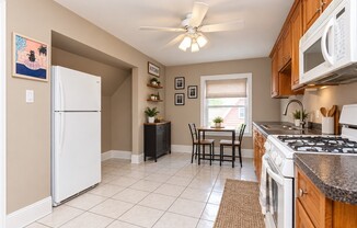 1 bed, 1 bath, 925 sqft, $2,050, Unit 3