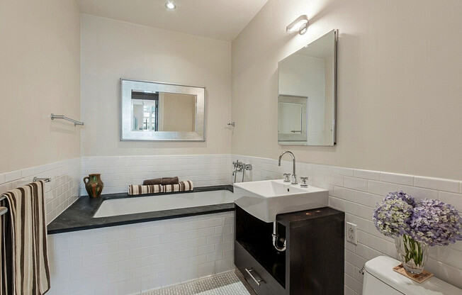 1 bed, 1 bath, 747 sqft, $5,500, Unit 8R