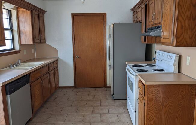 3 beds, 2 baths, $1,375