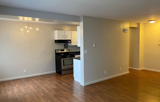 2 beds, 1 bath, 856 sqft, $1,850, Unit 105