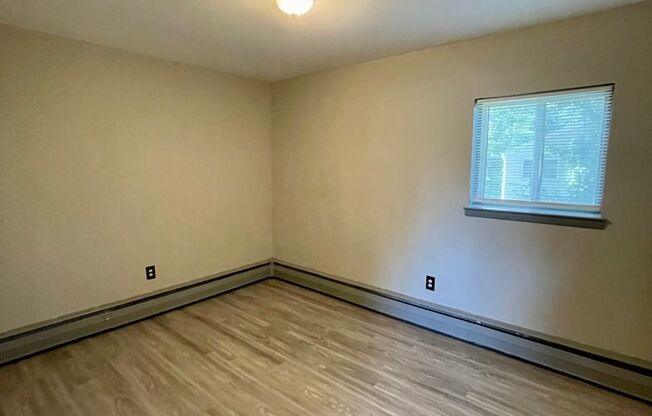 2 beds, 1 bath, $1,150, Unit B07
