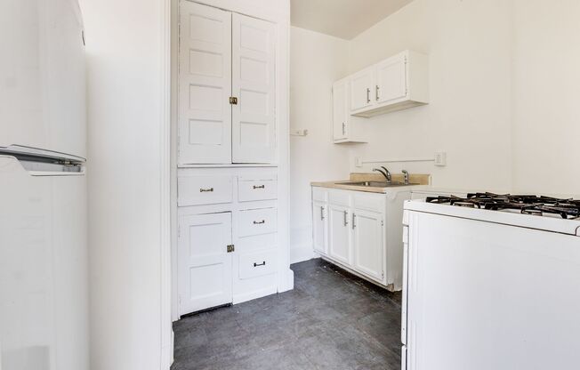 Available NOW- Charming apartments in the heart of Mt. Oliver!