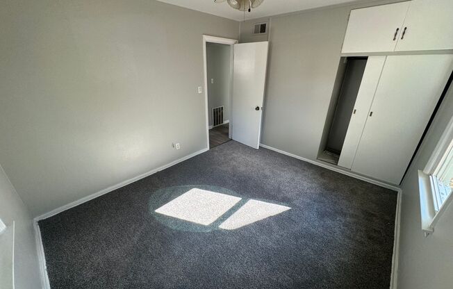 2 beds, 1 bath, $1,100