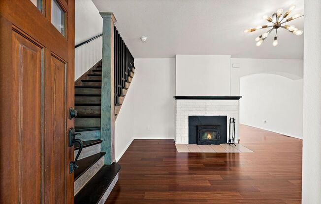 Modern 4-Story Townhouse in Tacoma’s Historic Stadium District | 4 Bed, 3 Bath w/ Private Patio!