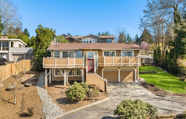 Luxurious home with tasteful updates throughout in Kirkland!