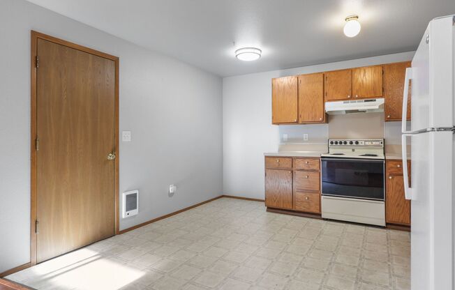 2 beds, 1 bath, $1,775, Unit # #B