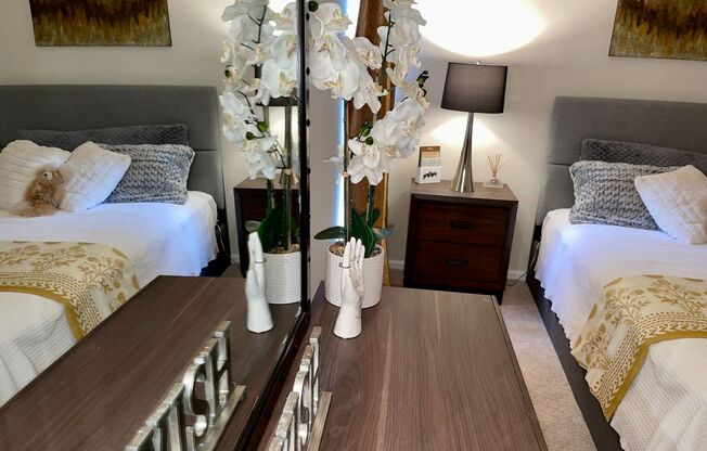 2 beds, 1 bath, 1,000 sqft, $2,215, Unit 1800WL-202