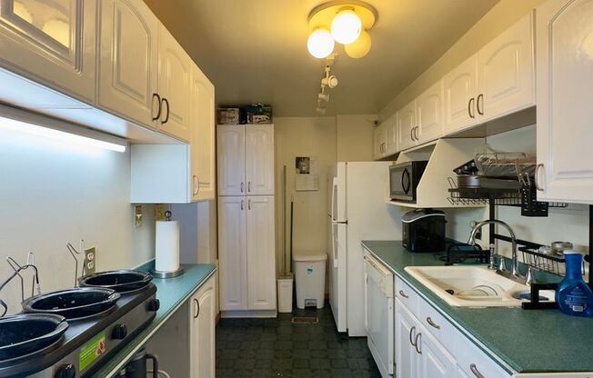 Charming 3 Bedroom/ 1.5 Bathroom Townhome in Frankford, MD!