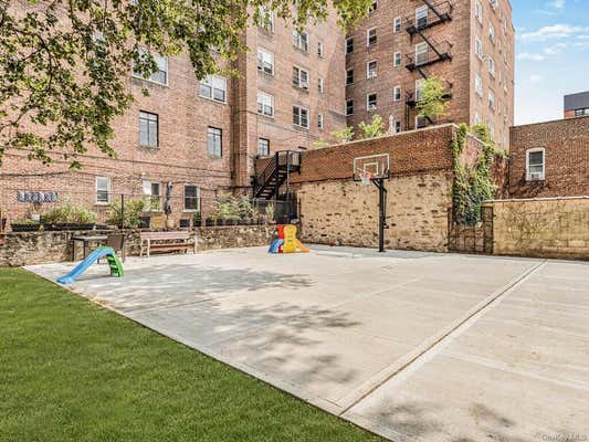 1 bed, 1 bath, 800 sqft, $2,400, Unit 1E