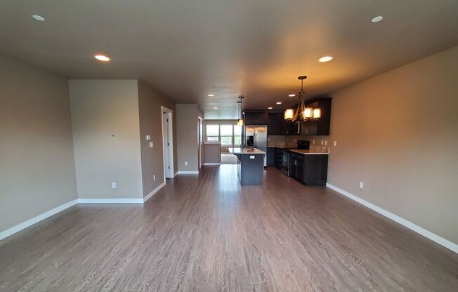 3 beds, 2.5 baths, 2,304 sqft, $2,450, Unit 2533