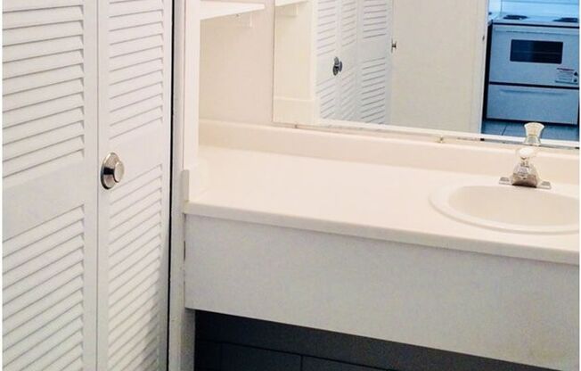 Studio, 1 bath, 430 sqft, $1,170, Unit 104