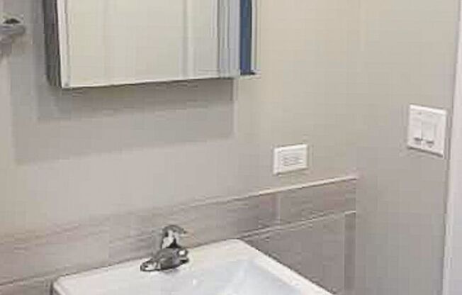 1 bed, 1 bath, 820 sqft, $1,950, Unit 4861P-G