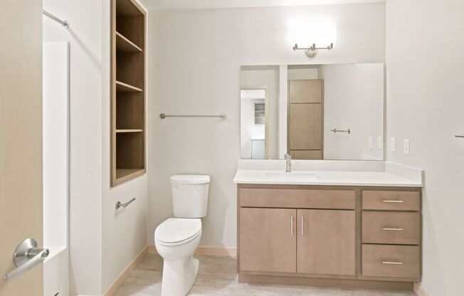 1 bed, 1 bath, 737 sqft, $2,000, Unit 914