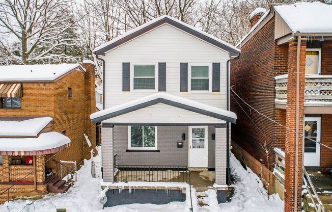 Beautiful 3 bedroom home in Pittsburgh available July 1!