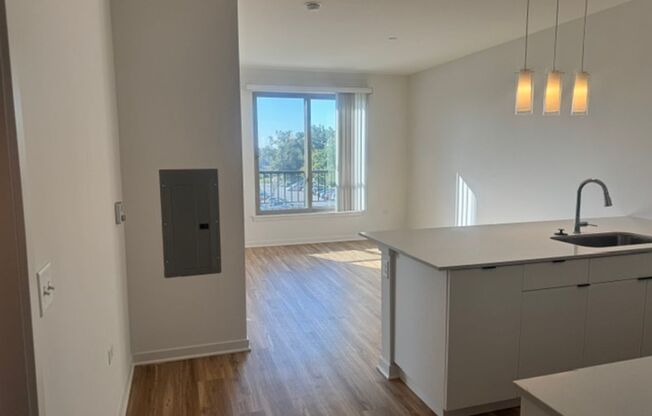 1 bed, 1 bath, 673 sqft, $1,925, Unit 4800 157th Street - 409