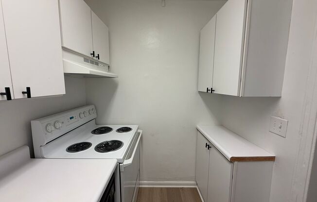 1 bed, 1 bath, 768 sqft, $1,450, Unit Royal York 312