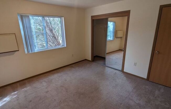 2 beds, 1 bath, $1,095, Unit 2301-16