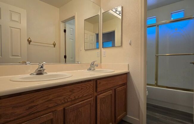 3 beds, 3 baths, $2,395