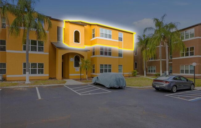 Location! Beautifully located condo just minutes from Orlando International Airport,