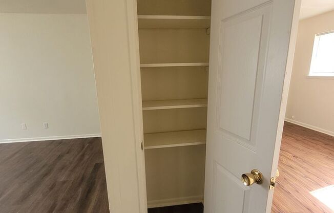 2 beds, 1 bath, 675 sqft, $675, Unit 441 Winfield-Unit 14