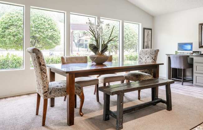 Dining Area at Summit Ridge Apartments, Texas, 76502