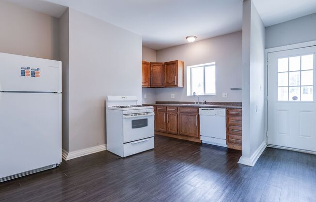 Available NOW - Check out this beautiful 3 bedroom w/ city views!
